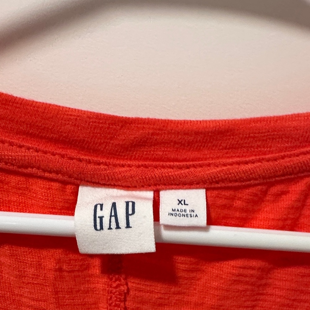 GAP Vibrant Red Tee XL